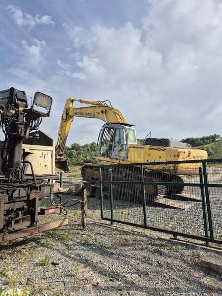 New Holland e385b
