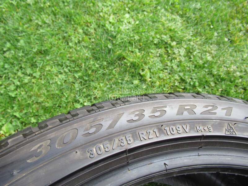 Pirelli 305/35 R21 Zimska