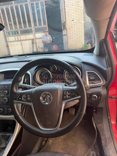 Opel Astra J 2.0cdt 2012. god. -  kompletan auto u delovima