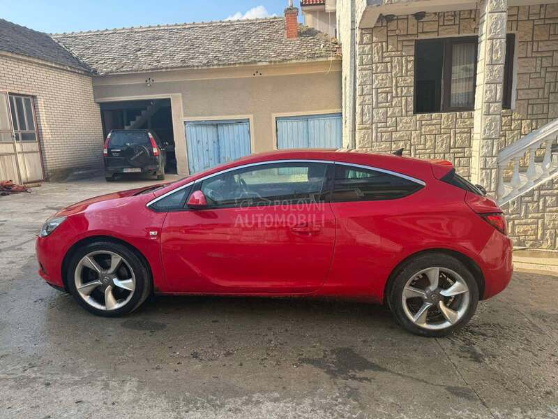 Opel Astra J 2.0cdt 2012. god. -  kompletan auto u delovima