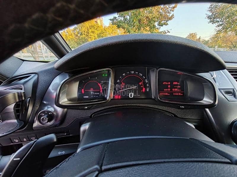 Citroen DS5 1.6 E-HDI Citroen DS5 1.6 E-HDI