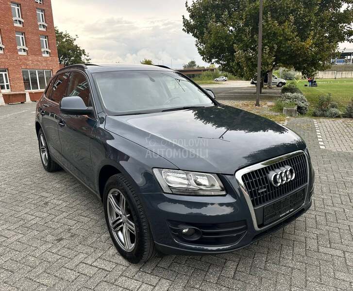Audi Q5 TFSI//QUATRO//NAV//