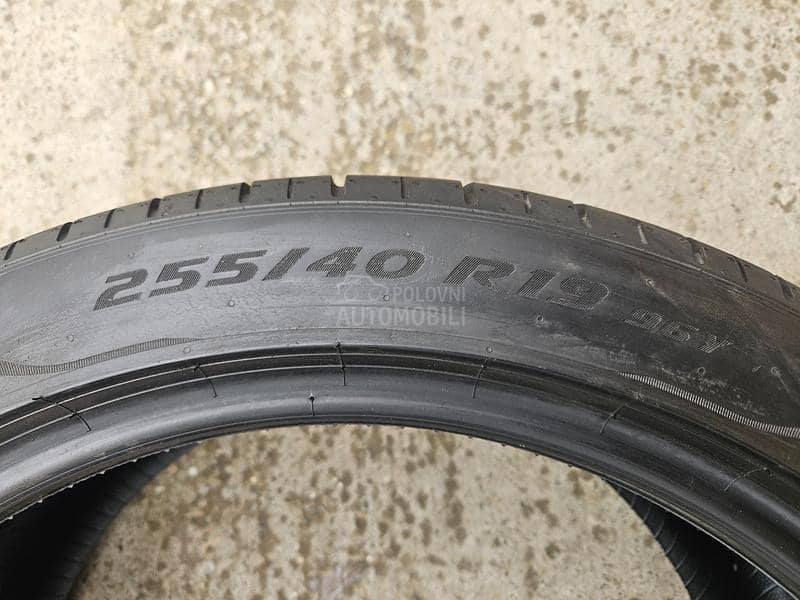 Pirelli 255/40 R19 Letnja