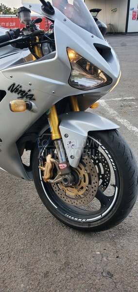 Kawasaki zx6r