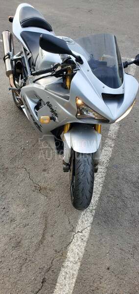 Kawasaki zx6r