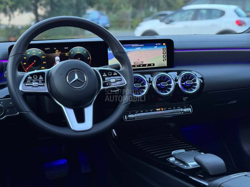 Mercedes Benz CLA 200 d  PANO/MULT/360KAM