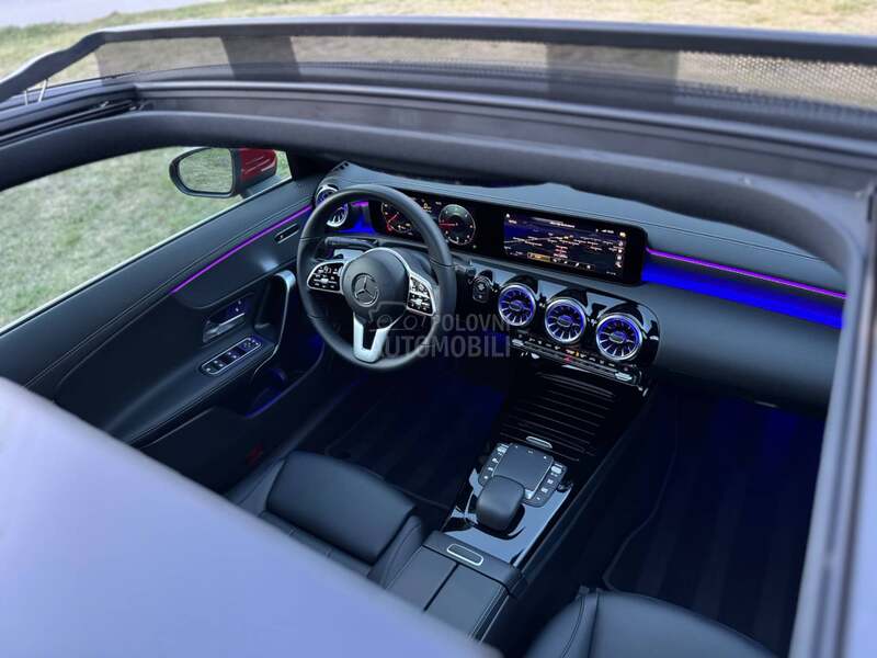 Mercedes Benz CLA 200 d  PANO/MULT/360KAM