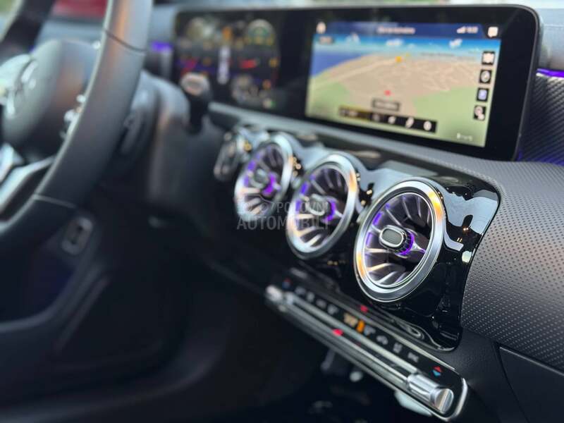 Mercedes Benz CLA 200 d  PANO/MULT/360KAM