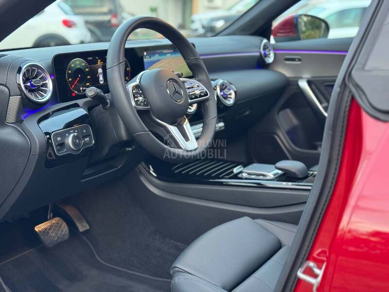 Mercedes Benz CLA 200 d  PANO/MULT/360KAM