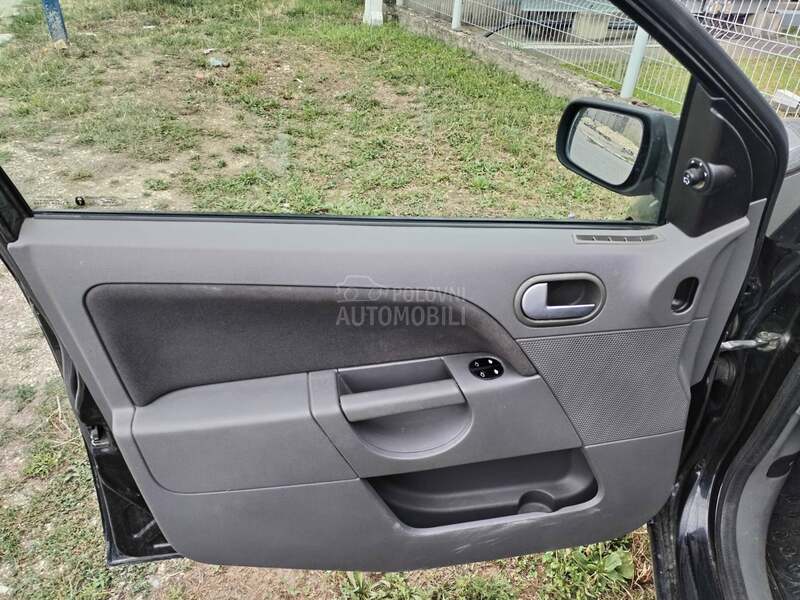 Ford Fiesta o