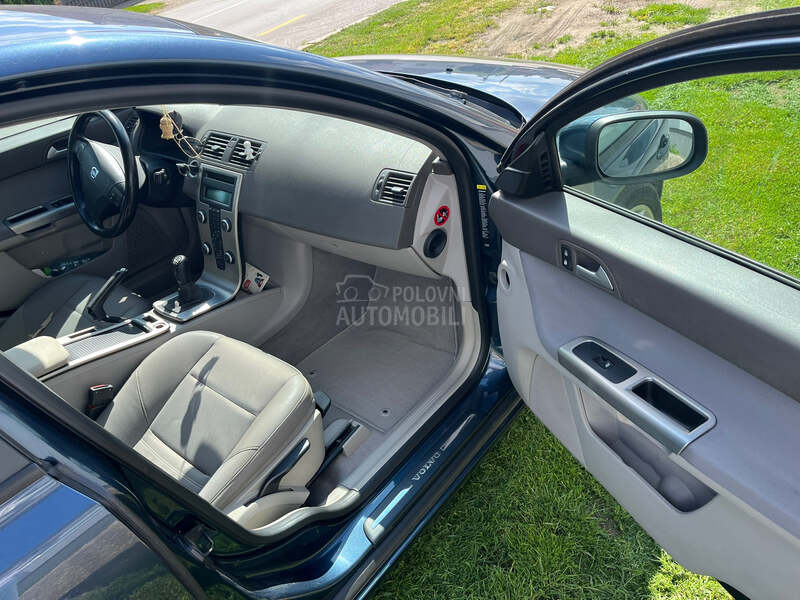 Volvo V50 