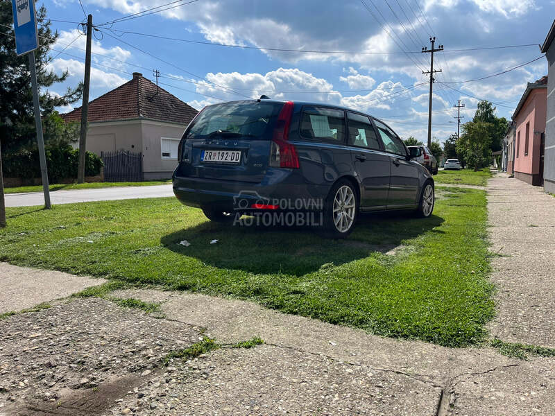 Volvo V50 