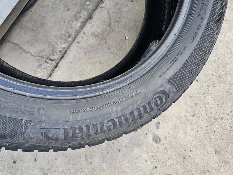 Continental 215/55 R17 Zimska