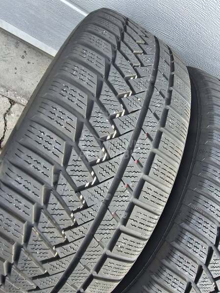 Continental 215/55 R17 Zimska