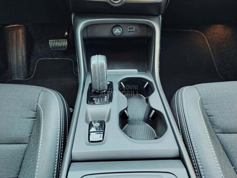Volvo XC40 2.0 D3 MOMENTUM A/T