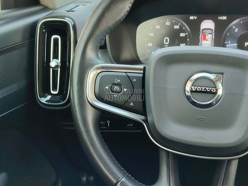 Volvo XC40 2.0 D3 MOMENTUM A/T