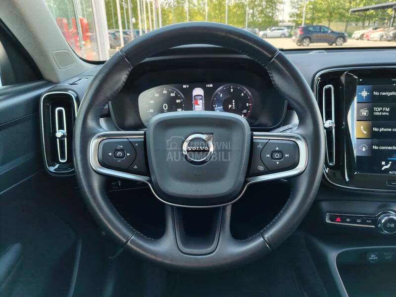 Volvo XC40 2.0 D3 MOMENTUM A/T