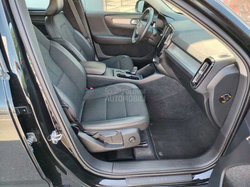Volvo XC40 2.0 D3 MOMENTUM A/T