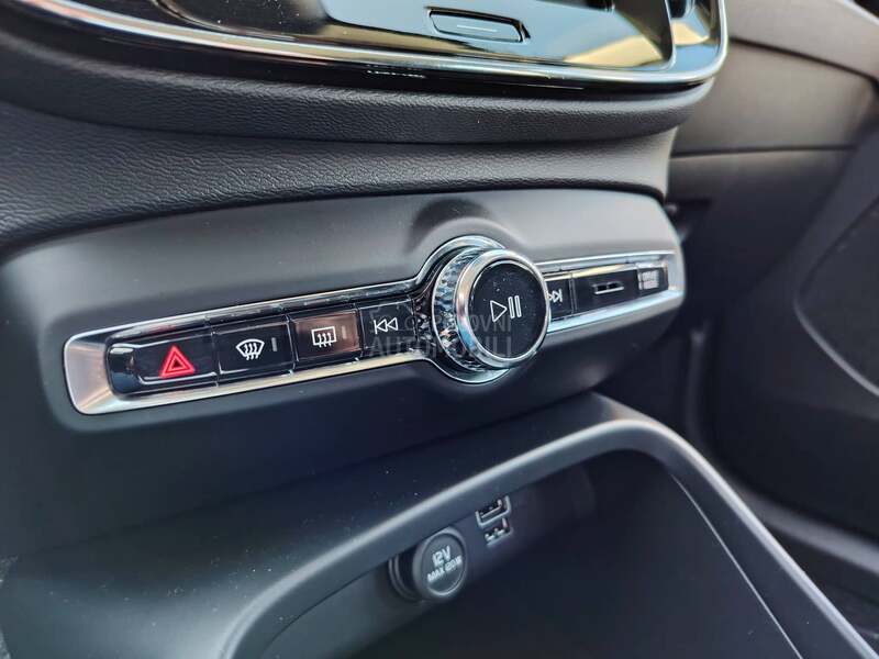 Volvo XC40 2.0 D3 MOMENTUM A/T