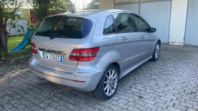 Mercedes Benz B 180 