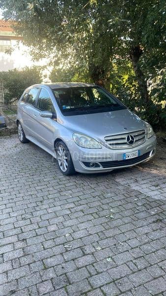 Mercedes Benz B 180 
