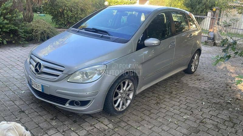 Mercedes Benz B 180 