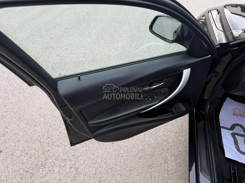 BMW 320 Xdrive//L E D