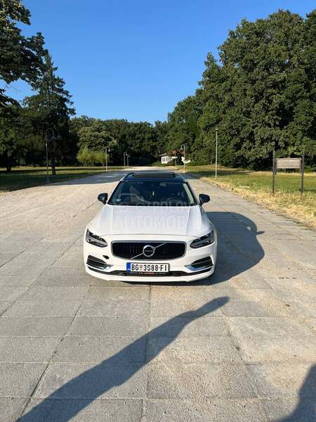 Volvo V90 