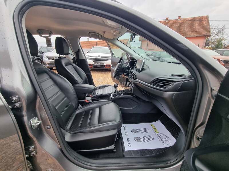 Fiat Tipo 1.4T-JET/LOUNGE PLUS