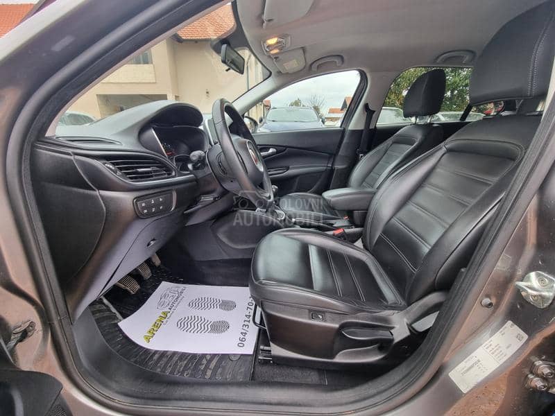 Fiat Tipo 1.4T-JET/LOUNGE PLUS