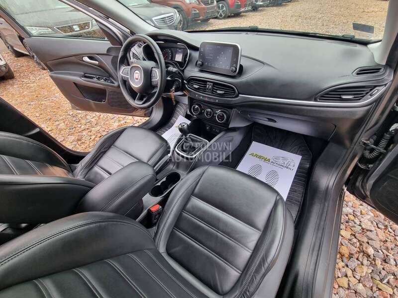 Fiat Tipo 1.4T-JET/LOUNGE PLUS