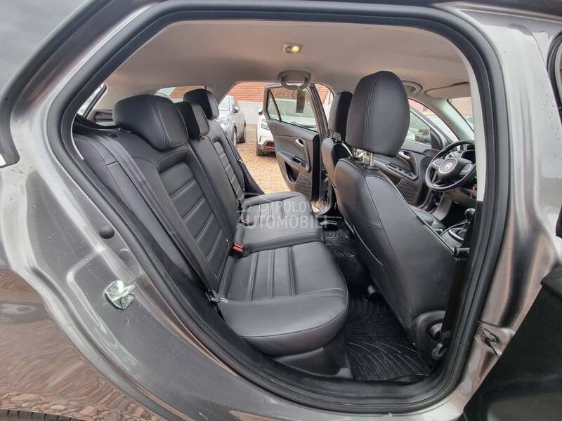 Fiat Tipo 1.4T-JET/LOUNGE PLUS