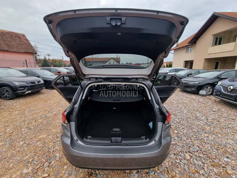 Fiat Tipo 1.4T-JET/LOUNGE PLUS