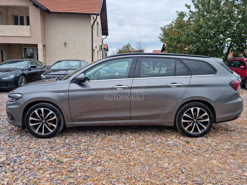 Fiat Tipo 1.4T-JET/LOUNGE PLUS