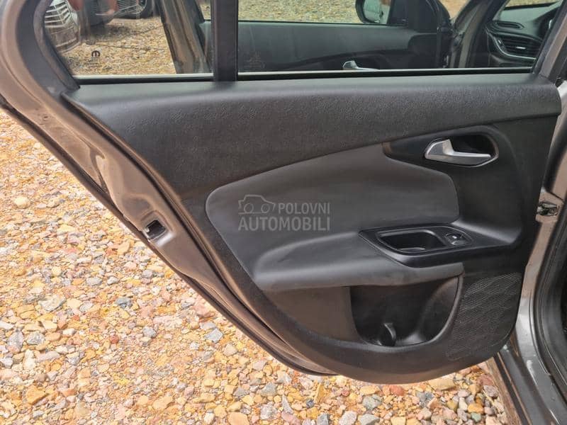 Fiat Tipo 1.4T-JET/LOUNGE PLUS