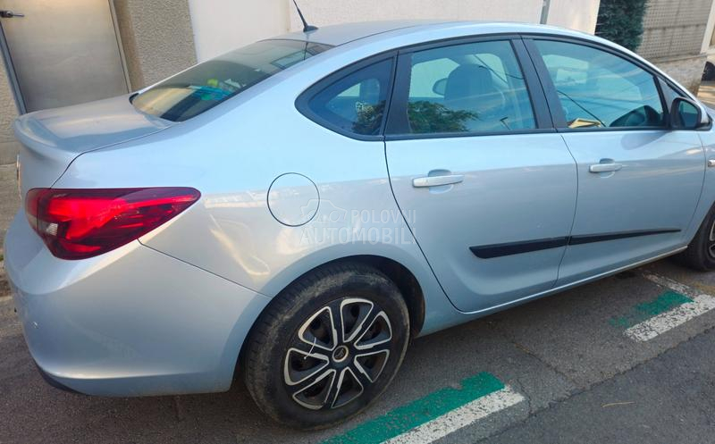 Opel Astra J 1.6