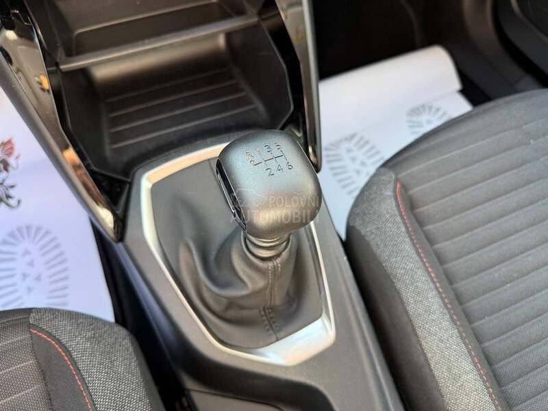 Peugeot 2008 1.2 B
