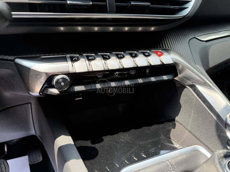 Peugeot 3008 1.2 B