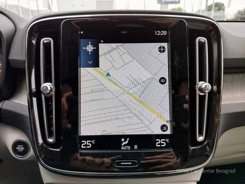 Volvo XC40 T2 AT R DESIGN