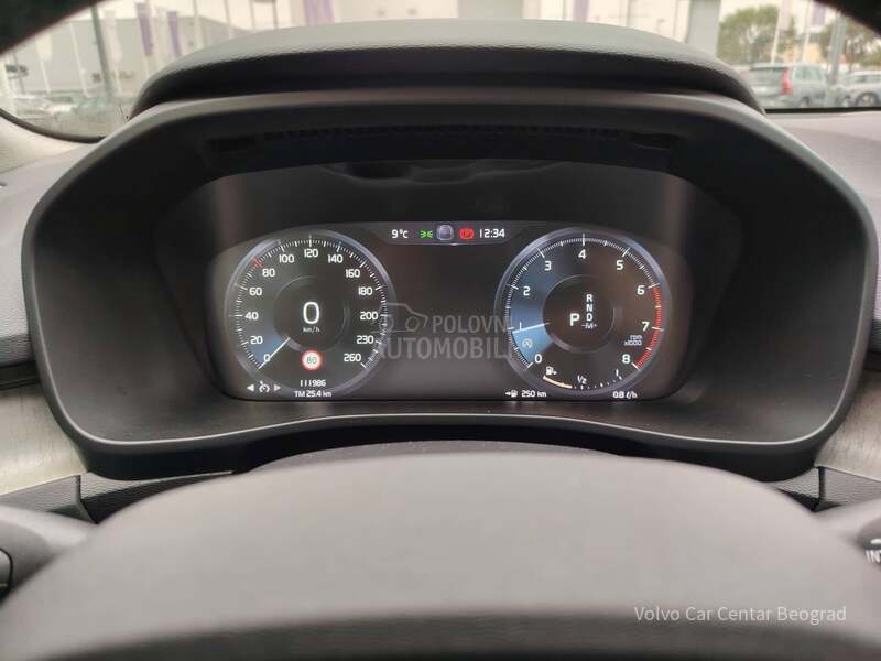 Volvo XC40 T2 AT R DESIGN