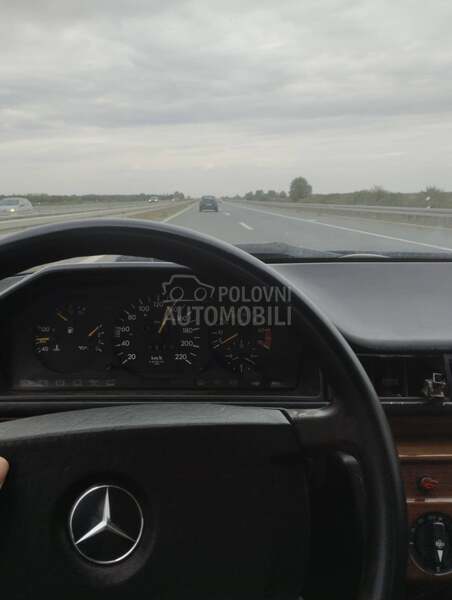 Mercedes Benz E 200 
