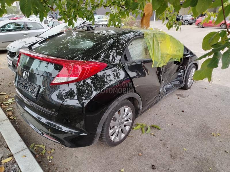 Honda Civic 1.8 vtec 2014. god. -  kompletan auto u delovima
