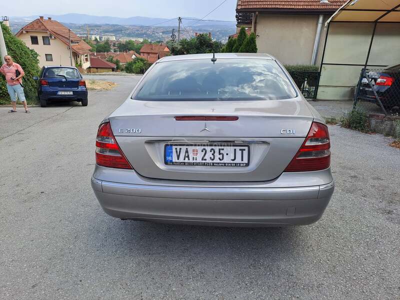 Mercedes Benz E 200 