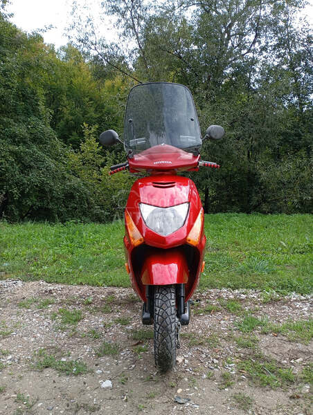 Honda lead