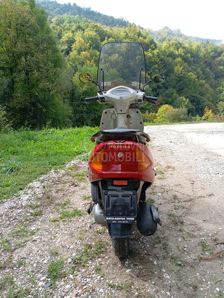 Honda lead