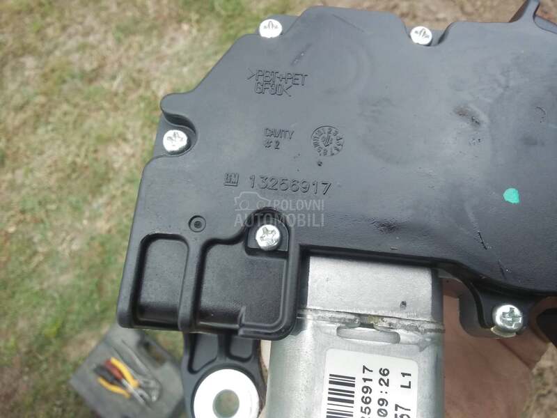 Motor zadnjeg brisaca