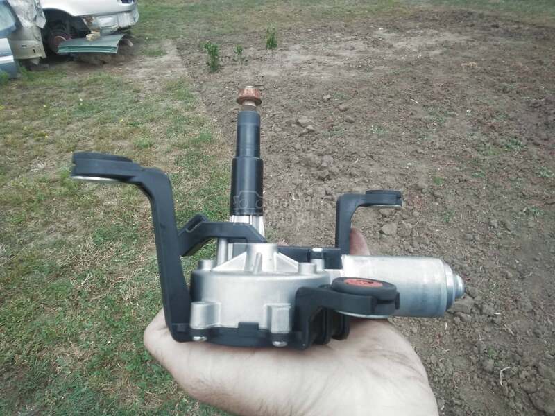 Motor zadnjeg brisaca