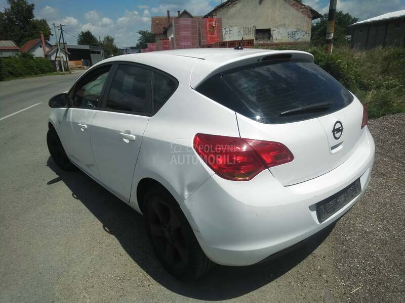Motor zadnjeg brisaca