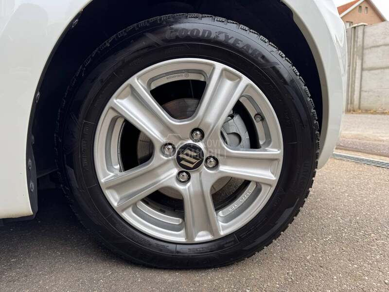 Suzuki Swift WHITE Perl MATIK CH
