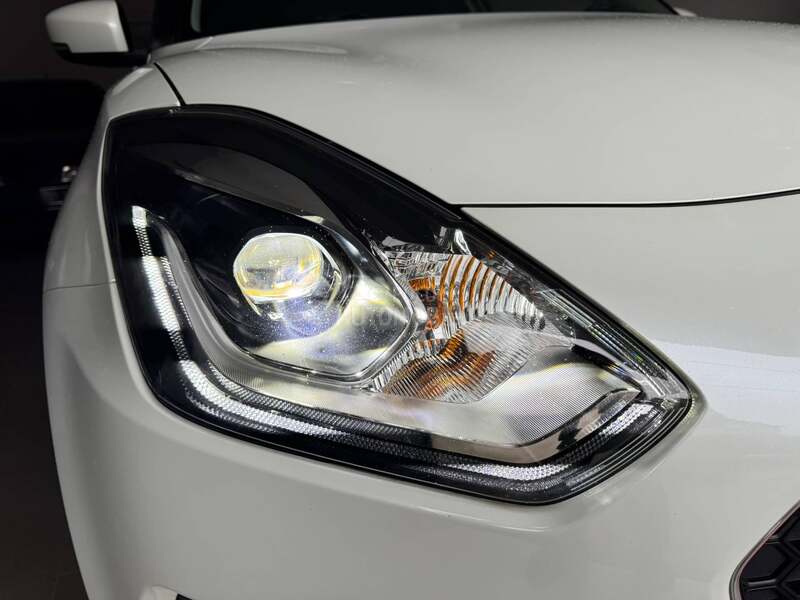 Suzuki Swift WHITE Perl MATIK CH